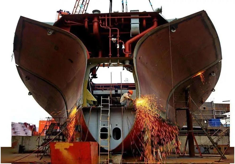 鐵礦價(jià)格暴跌17%，船廠還是笑不出