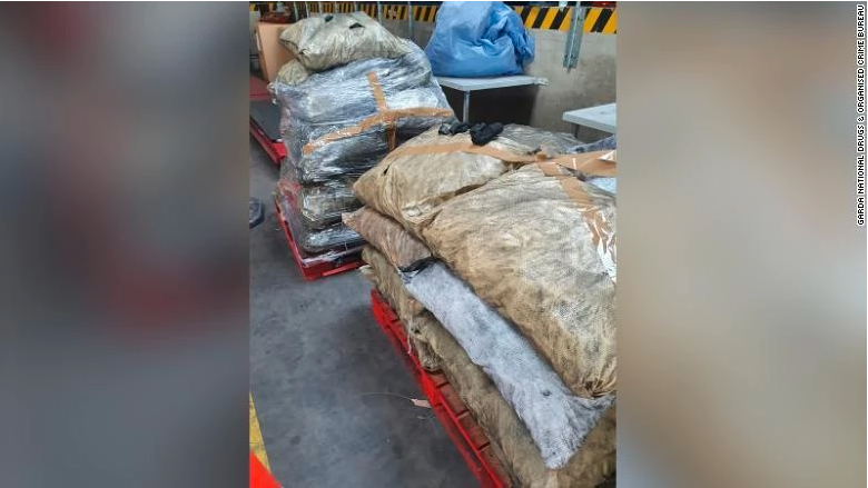 '演技炸裂！為蒙混過關(guān),