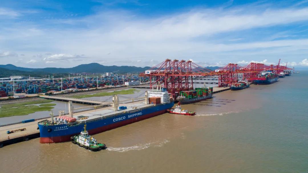 集裝箱船不夠？散貨船來(lái)湊！