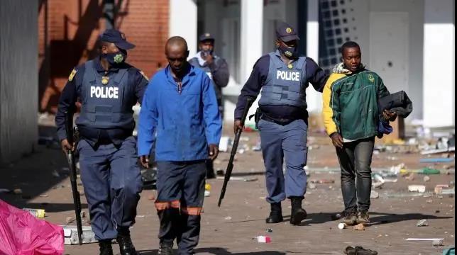 警惕！該國爆發(fā)27年來最致命暴力事件，碼頭關(guān)閉、倉庫受損，貨運(yùn)遭受中斷！