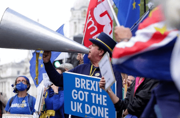 放棄了！英國政府將宣布民眾“與新冠共存”，解除掉所有防疫措施