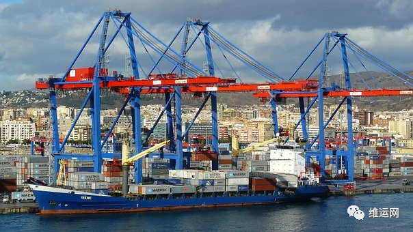 運(yùn)價(jià)“瘋了”！現(xiàn)在運(yùn)送300個(gè)集裝箱運(yùn)費(fèi)可以買(mǎi)一艘船？黃牛攪局航運(yùn)市場(chǎng)！外貿(mào)物流苦不堪言