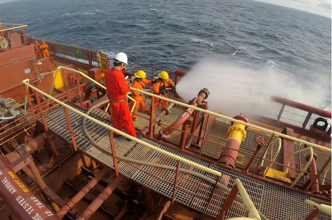 東歐, 船員空前緊缺！...船東邊漲工資，邊承諾高額獎(jiǎng)金