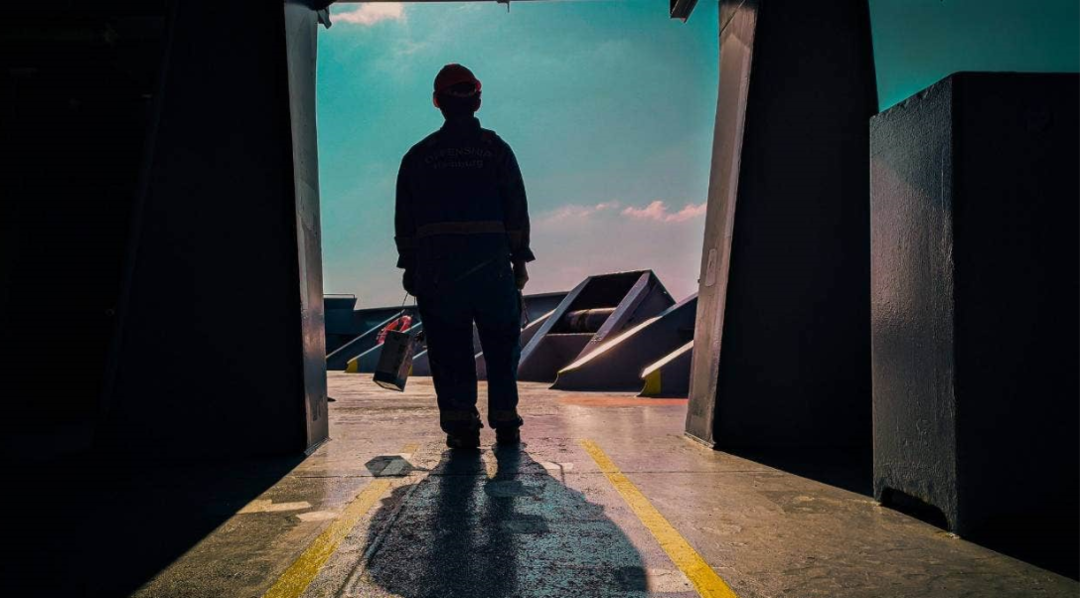 '船員換班再入'虎口'！海上被困人數(shù)激增,