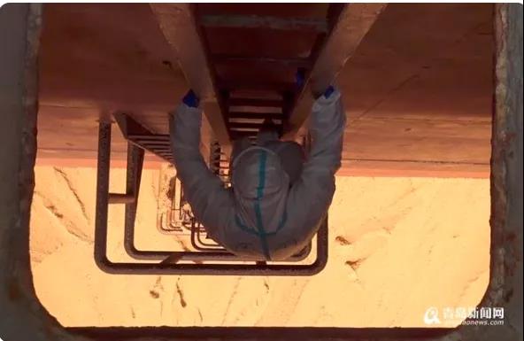 大海撈針！從6.7萬噸貨艙大豆里，青島海關(guān)挖出215公斤毒品！