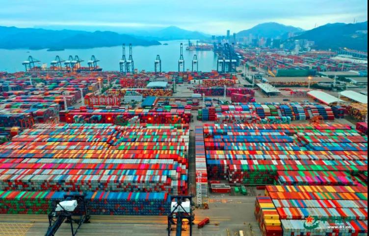 擁堵加劇！2.3萬個(gè)重柜積壓，100多條航線受影響！