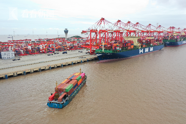 上海港忙&ldquo;瘋&rdquo;了