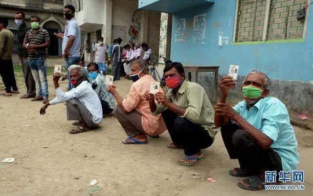 多國(guó)禁飛！印度疫情失控日增34萬(wàn)例，遺體堆積如山，恐成“人間煉獄”！