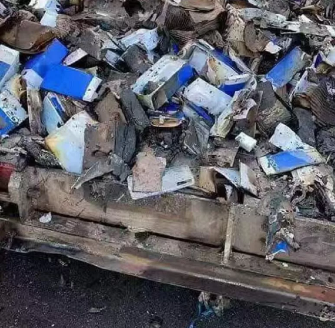 重大突發(fā)！香港機場貨物裝機前起火，兩家貨代被禁運！一艘滿載中國貨物的箱船突發(fā)起火！