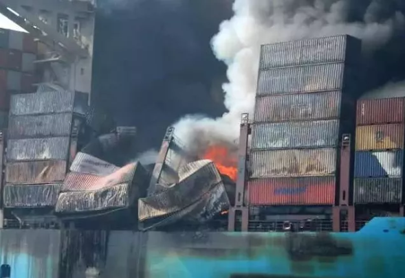 重大突發(fā)！香港機場貨物裝機前起火，兩家貨代被禁運！一艘滿載中國貨物的箱船突發(fā)起火！