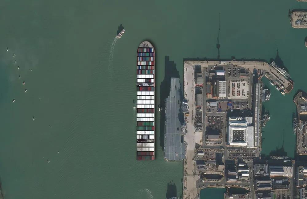 堵住蘇伊士運(yùn)河的貨輪多大？和美俄英三國(guó)航母擺在一起比一比