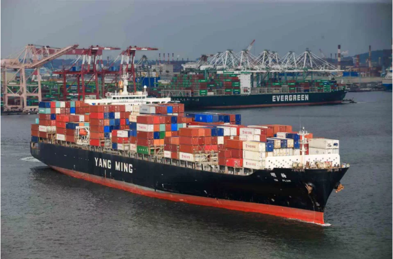 一線直擊！大副身陷港口擁堵40天, 表示：運價還得漲