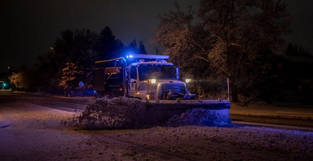風(fēng)暴襲擊美國西部，停電封路，數(shù)百航班取消！