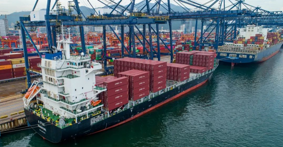 好消息來(lái)了！運(yùn)費(fèi)暴跌15%，又一新玩家殺入美線！寧波港梅山碼頭8月25日解封，9月1日整體恢復(fù)