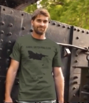 又吃人血饅頭！美國(guó)電商平臺(tái)竟售賣印有阿富汗飛機(jī)墜人T恤！