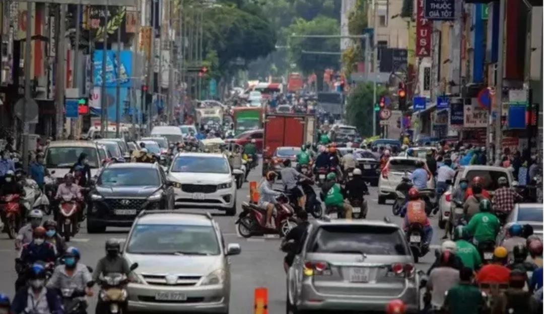 瘋了！單日爆增23萬(wàn)！用獸藥治療新冠！再封城！物資大搶購(gòu)！不戴口罩，千人大集合！法國(guó)、英國(guó)、德國(guó)、日本、韓國(guó)疫情大匯總！