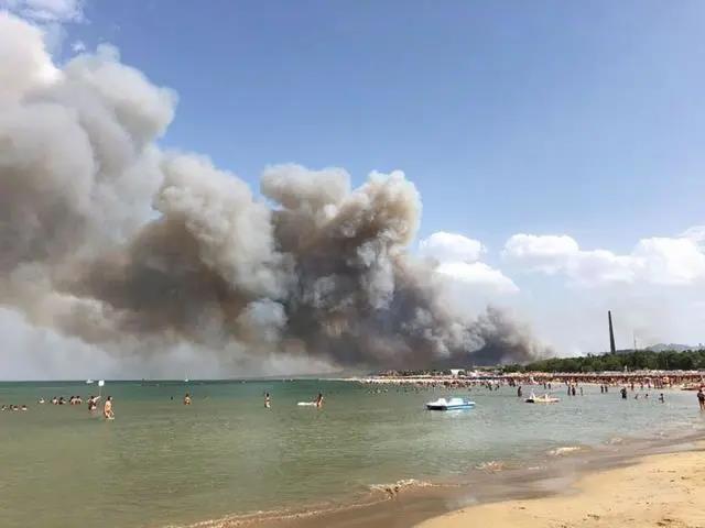 有多慘！歐洲多國淪陷，美國數(shù)千人撤離，進入緊急狀態(tài)！多國已被高溫大火吞噬！極端天氣頻發(fā)，聯(lián)合國氣候報告敲響警鐘！