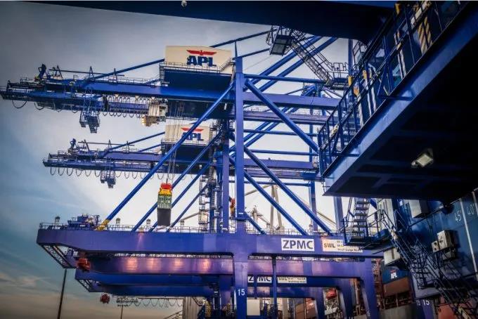 全球處理集裝箱數(shù)量激增，港口碼頭面臨崩潰！美西平均停泊等待時間達8.5天