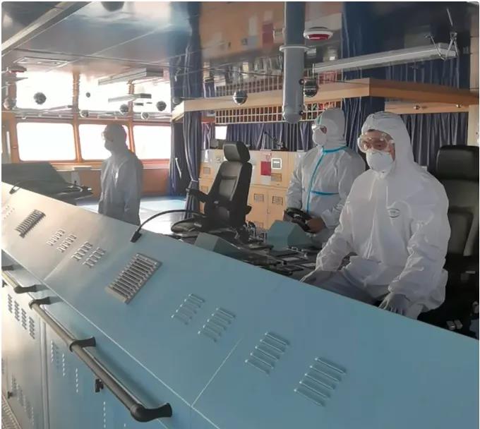 巨虧！船東嫌疫苗小貴, 結(jié)果油輪26船員14陽性! 多數(shù)未接種...隔離 換員, 搭了更多