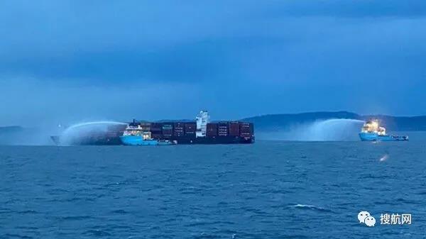 突發(fā)！一集裝箱船約40個(gè)集裝箱落水，船上集裝箱著火，曾掛靠我國多個(gè)主要港口