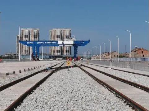 陽(yáng)邏國(guó)際港水鐵聯(lián)運(yùn)二期項(xiàng)目開(kāi)港通車(chē):泛亞航運(yùn)水鐵聯(lián)運(yùn)專(zhuān)列首發(fā)