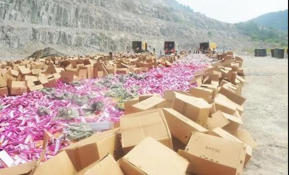 5個(gè)裝滿83噸“炸藥”的集裝箱準(zhǔn)備出運(yùn)，被海關(guān)截獲！5人被刑拘！