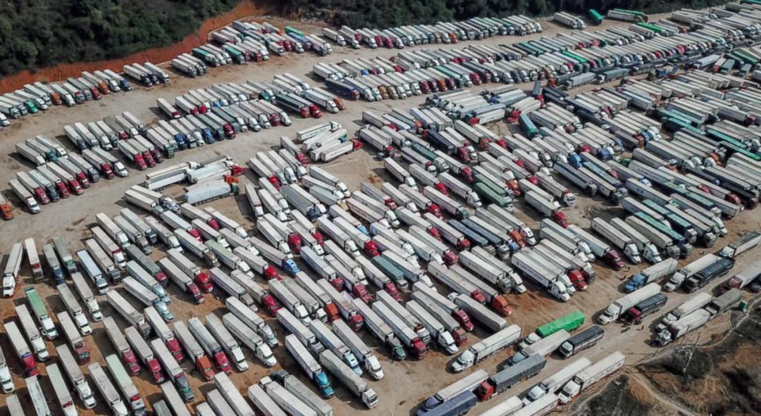 大擁堵！約5000集裝箱貨車積壓滯留在中越邊境口岸！