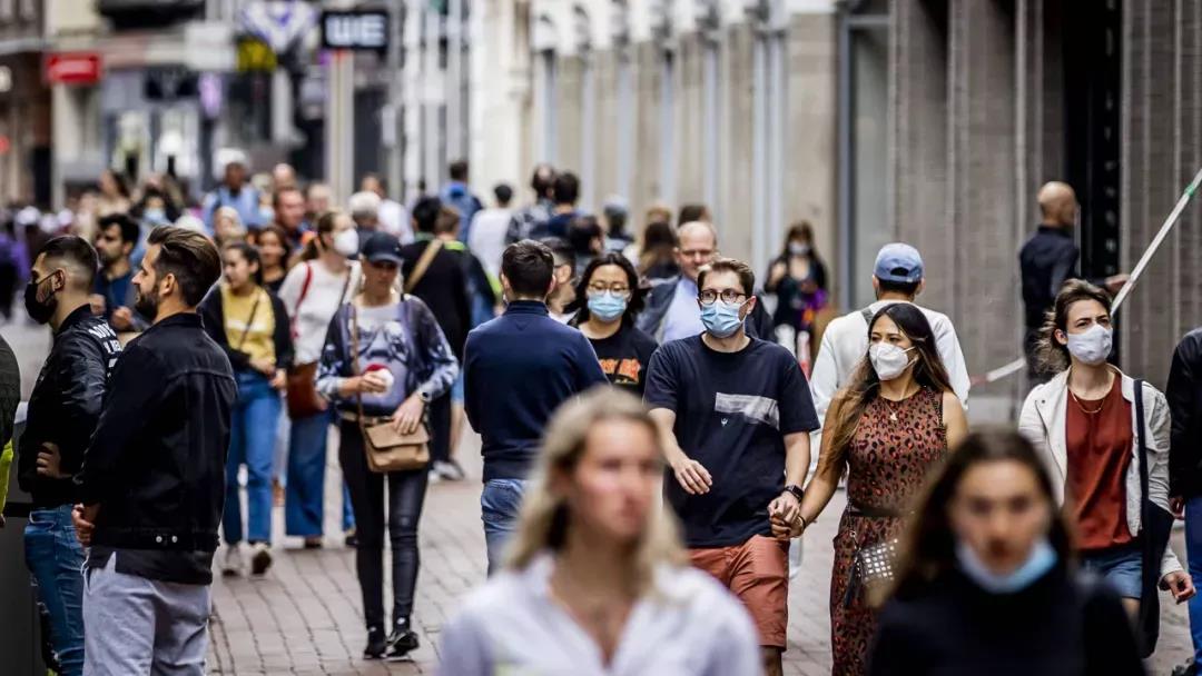 奧密克戎席卷全球89個國家/地區(qū)，美日增確診超20萬例！多國公布和收緊防疫措施！