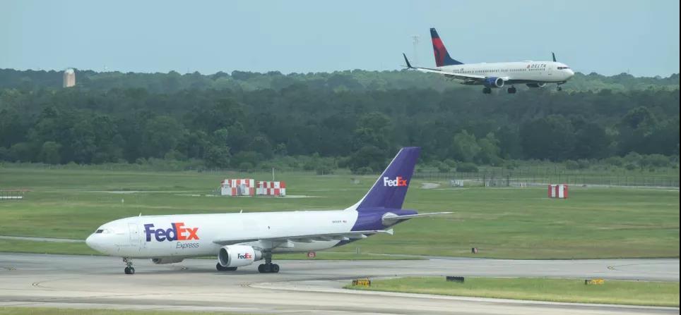 美國航空公司表示因5G服務(wù)的推出，將不得不取消1000多個(gè)航班，有些飛機(jī)將無限期停飛