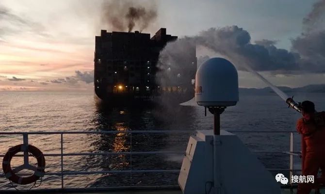 突發(fā)！達(dá)飛一集裝箱船發(fā)生火災(zāi)；另有兩船相撞，集裝箱落水！