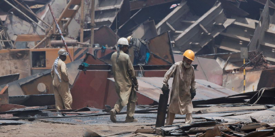 一油輪在船廠維修時被偷走，發(fā)現(xiàn)時已經(jīng)在巴基斯坦拆船廠....