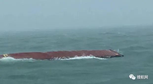 突發(fā)！又一艘船遭遇風(fēng)暴，18個(gè)集裝箱落水！