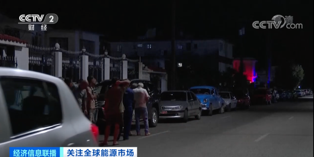 在國外，排隊半個月，都沒加上一箱油…