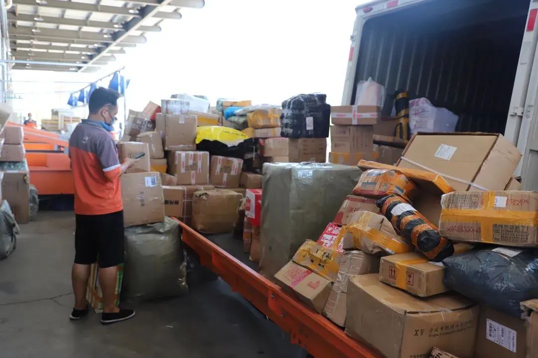 物流逐步恢復(fù)！“世界超市”重開張，義烏按下復(fù)工復(fù)產(chǎn)快進鍵