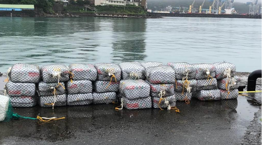 船長、船東遭逮捕！為躲檢查 將2.9億元毒品扔下海...