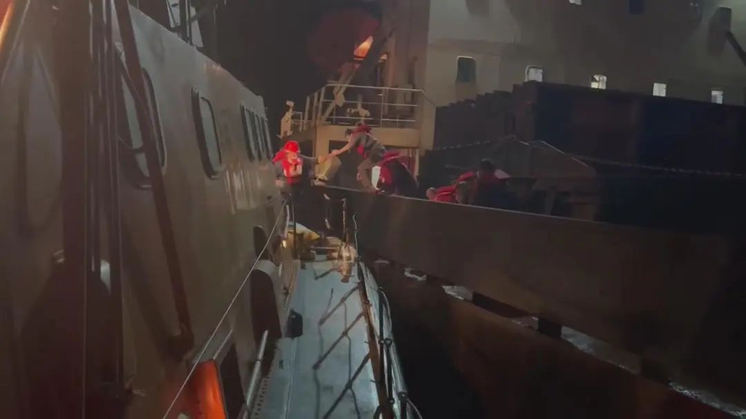 凌晨貨輪貨艙進(jìn)水 11名船員請(qǐng)求救助！