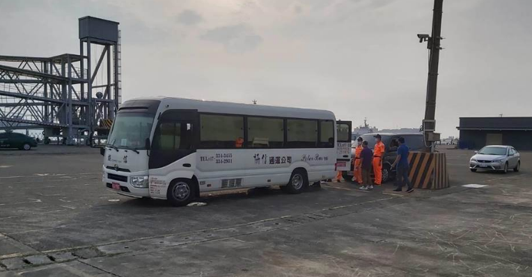 被困港口超半年 12名船員終于能回家了！