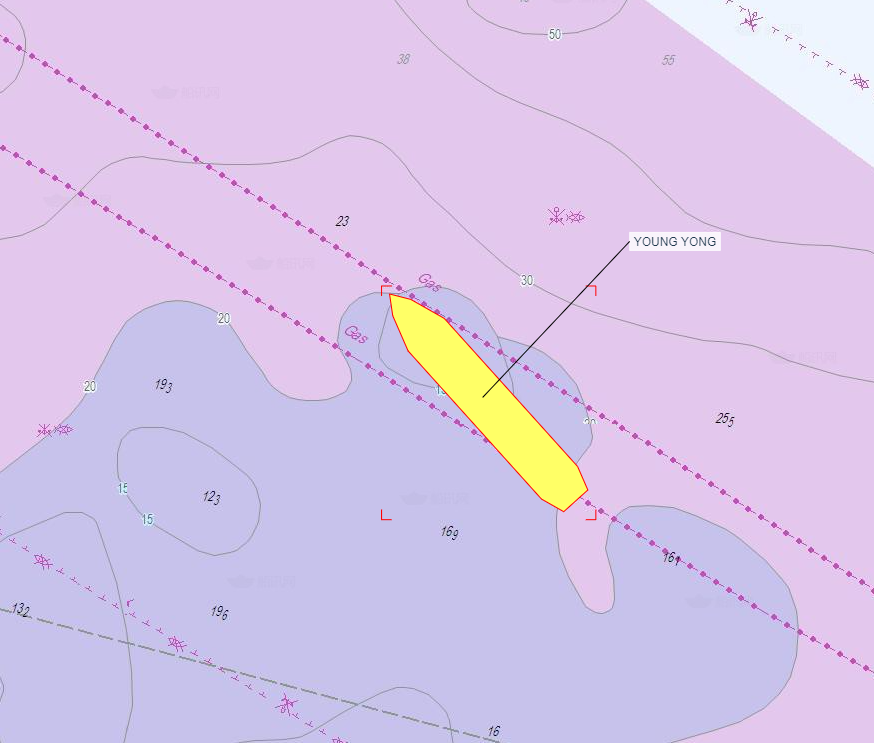 麻煩了！30萬(wàn)噸級(jí)VLCC擱淺在天然氣管道上，已4天了！