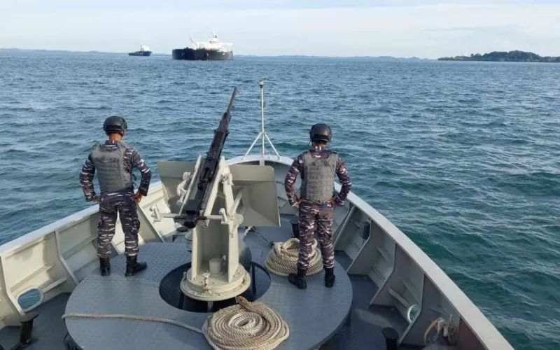 麻煩了！30萬(wàn)噸級(jí)VLCC擱淺在天然氣管道上，已4天了！