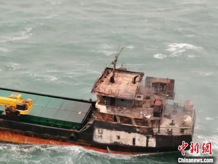 東海海域一船舶失火！7名船員被困！