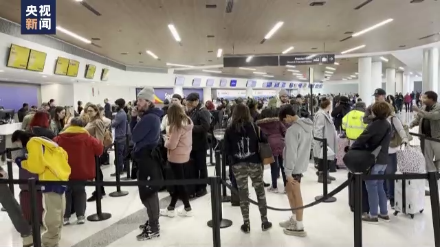 65人死亡、超5千架次航班取消！美國冬季風暴下，紐約州提防“雪洪”，杰克遜市宣布進入緊急狀態(tài)......