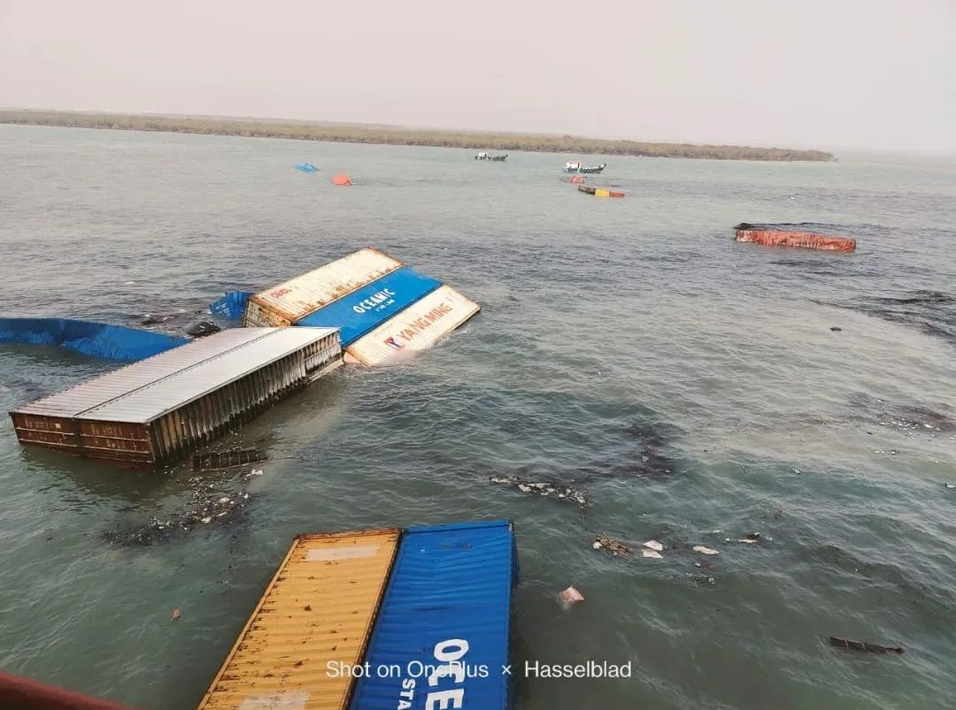 突發(fā)！一集裝箱船嚴(yán)重側(cè)傾，因打壓載水計(jì)算錯(cuò)誤