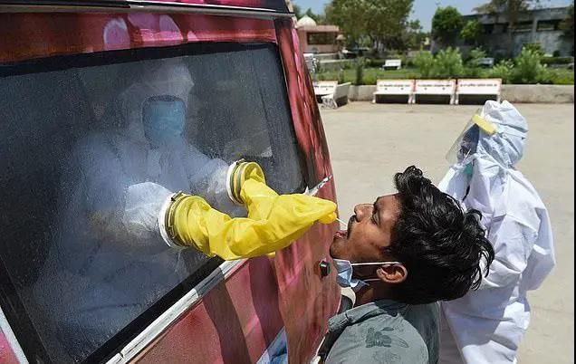 世衛(wèi)預(yù)測：新冠大流行將于2022年初結(jié)束！美國、印度、英國等國疫情直線下降...    