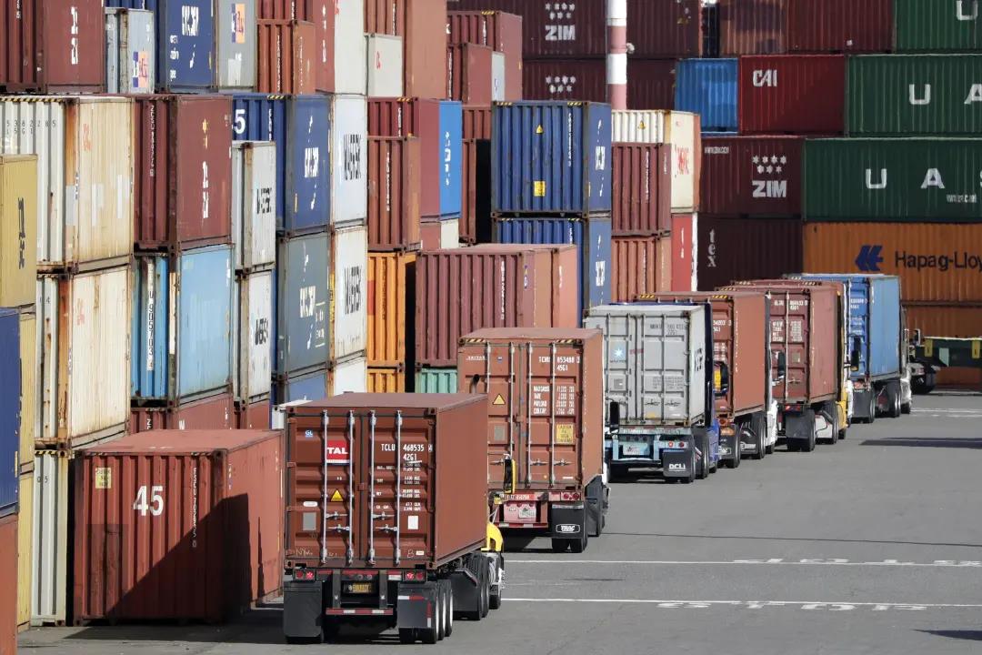 空箱不足怎么辦？"兩協(xié)會"提倡議了：班輪公司增加空箱調(diào)運(yùn)航次！  