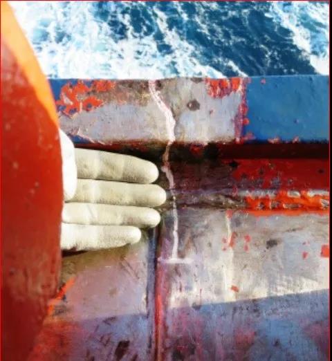 328米長大集裝箱船驚現(xiàn)5米裂縫，已返航青島進行貨物轉(zhuǎn)移及維修作業(yè)