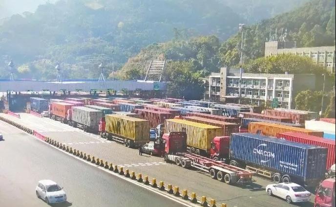 工廠提前出貨，拖車嚴(yán)重?fù)矶?，鹽田港區(qū)回應(yīng)四大熱點(diǎn)問題！