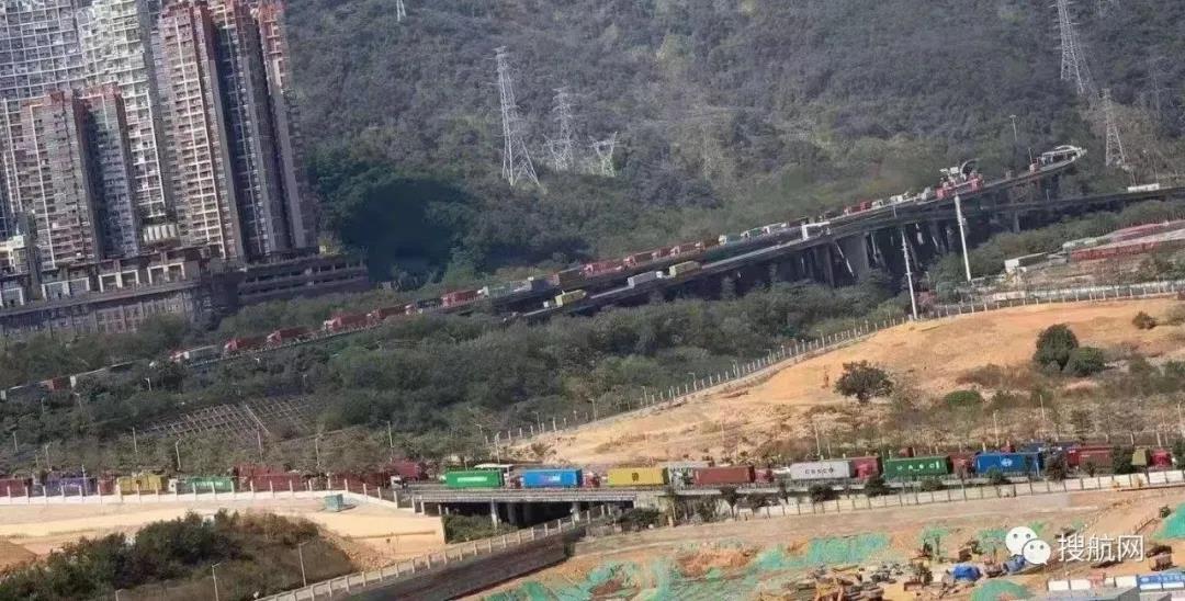 節(jié)前出貨高峰！鹽田碼頭擁堵嚴(yán)重！重柜大量積壓！拖車進(jìn)港通道采取交通管制…