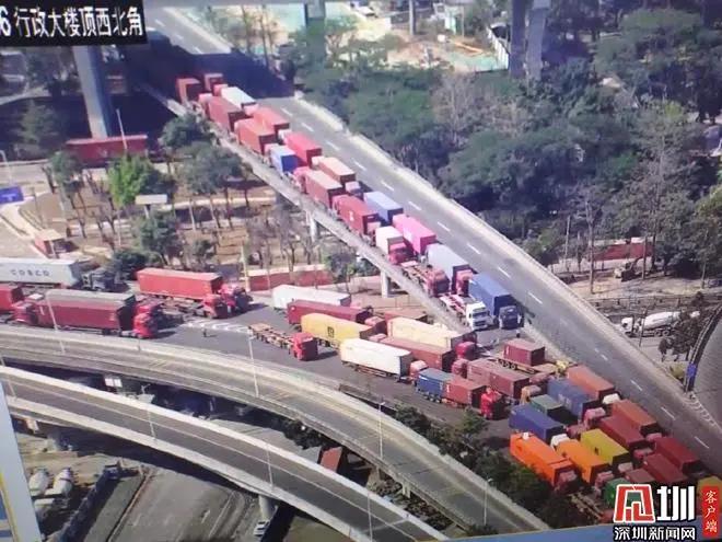節(jié)前出貨高峰！鹽田碼頭擁堵嚴(yán)重！重柜大量積壓！拖車進(jìn)港通道采取交通管制…