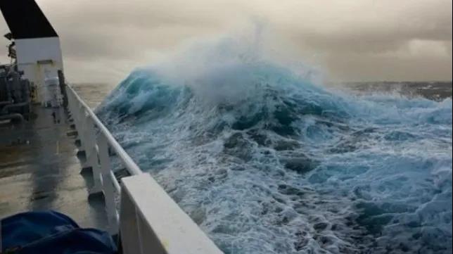 大西洋風(fēng)暴！貨船痛失1船員,，另19名船員希望盡快下船