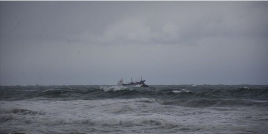 突發(fā)！貨船遇險(xiǎn)5分鐘沉沒, 船員2死5失蹤!...專家: 船齡太大!